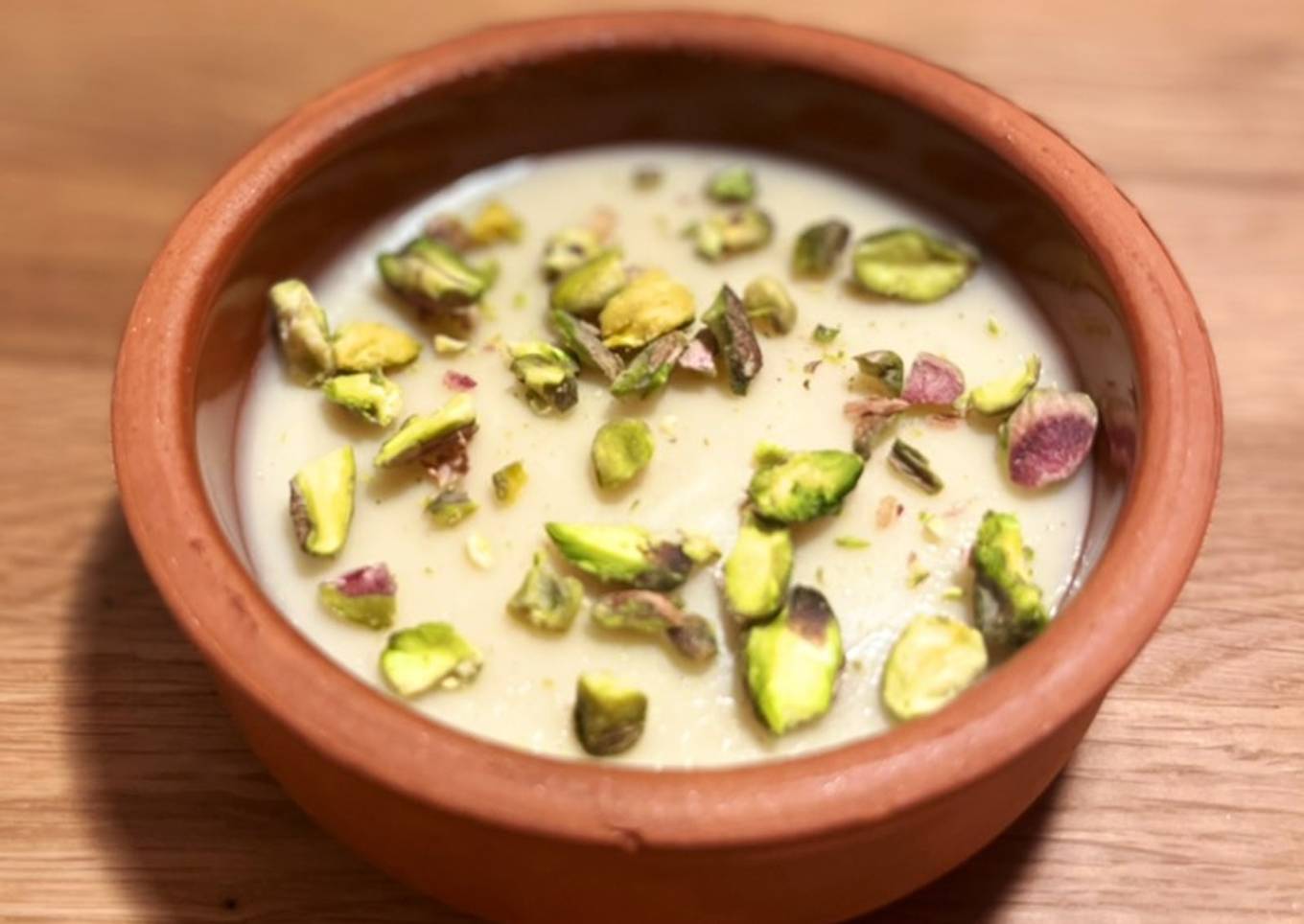 Mouhalabiyeh - Middle eastern milk pudding with cardamom and saffron (vegan)