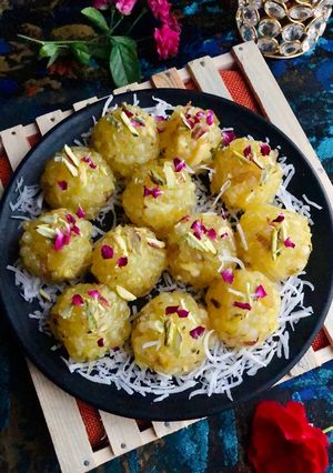 સાબુદાણા કોકોનટ લાડ્ડુ (Sabudana Coconut Laddu Recipe in Gujarati) રેસીપી મુખ્ય ફોટો