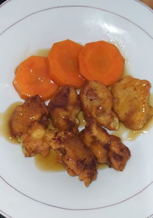 Una foto de Cubos de cerdo enharinados con salsa agridulce