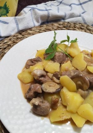 Una foto de Ternera guisada con champiñones