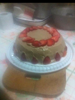 Una foto de Torta de chocolate con fresas