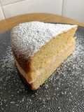 Bizcocho (de anís y naranja) con harina de garbanzos relleno de crema pastelera