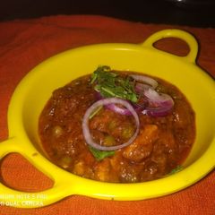 A picture of Dhaba style matar paneer.