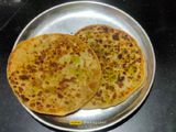 આલુ મટર પરાઠા (Aloo Matar Paratha Recipe In Gujarati)