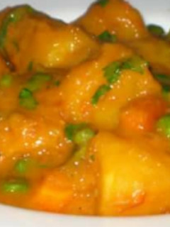 A picture of Curry peanut butter matoke (green banana)#Ramadhancontest.