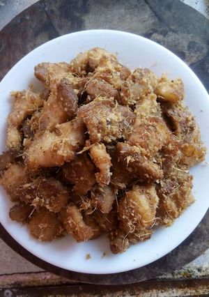 Hình của món Thịt ba chỉ rang riềng.