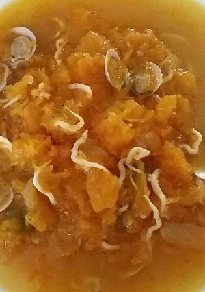 Una foto de Guisado de calabaza con almejas y chanquetes