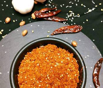 Ready to Serve Dry Chilli Garlic Sauce Vada Pav Chutney Home Style