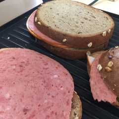 مرتديلا بخبز التست القمح🥐-レシピのメイン写真