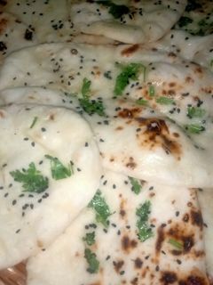 தந்தூரி பட்டர் நான் (Tandoori butter naan recipe in tamil) செய்முறை முக்கிய புகைப்படம்