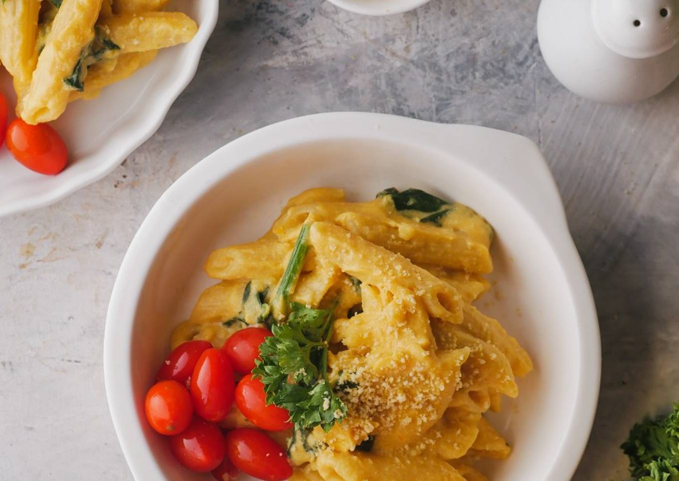 Cheesy spinach pasta (vegan)