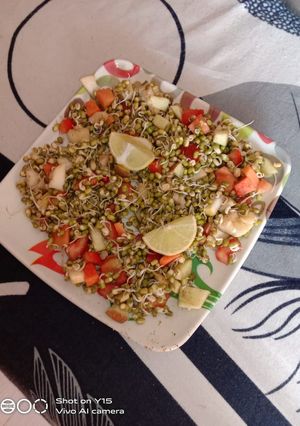 अंकुरित दाल (Ankurit Dal recipe in Hindi) रेसिपी मुख्य फोटो