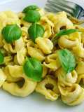 Tortellini in brauner Butter und Basilikum