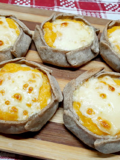Una foto de Canastitas de zapallo calabaza y queso