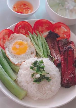 Hình của món Cơm sườn nướng.