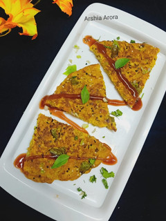 इंस्टेंट हांडवो (instant Handvo recipe in hindi) रेसिपी मुख्य फोटो