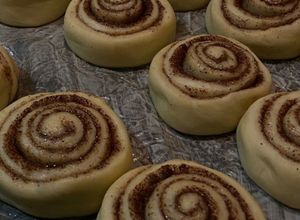 Una foto de ⋆｡‧˚ʚcinnamon rollsɞ˚‧｡⋆ — rolls de canela ˙. 𖦹