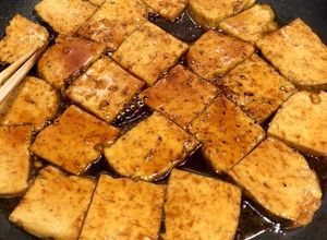 Hình của món Chả lụa chay kho.