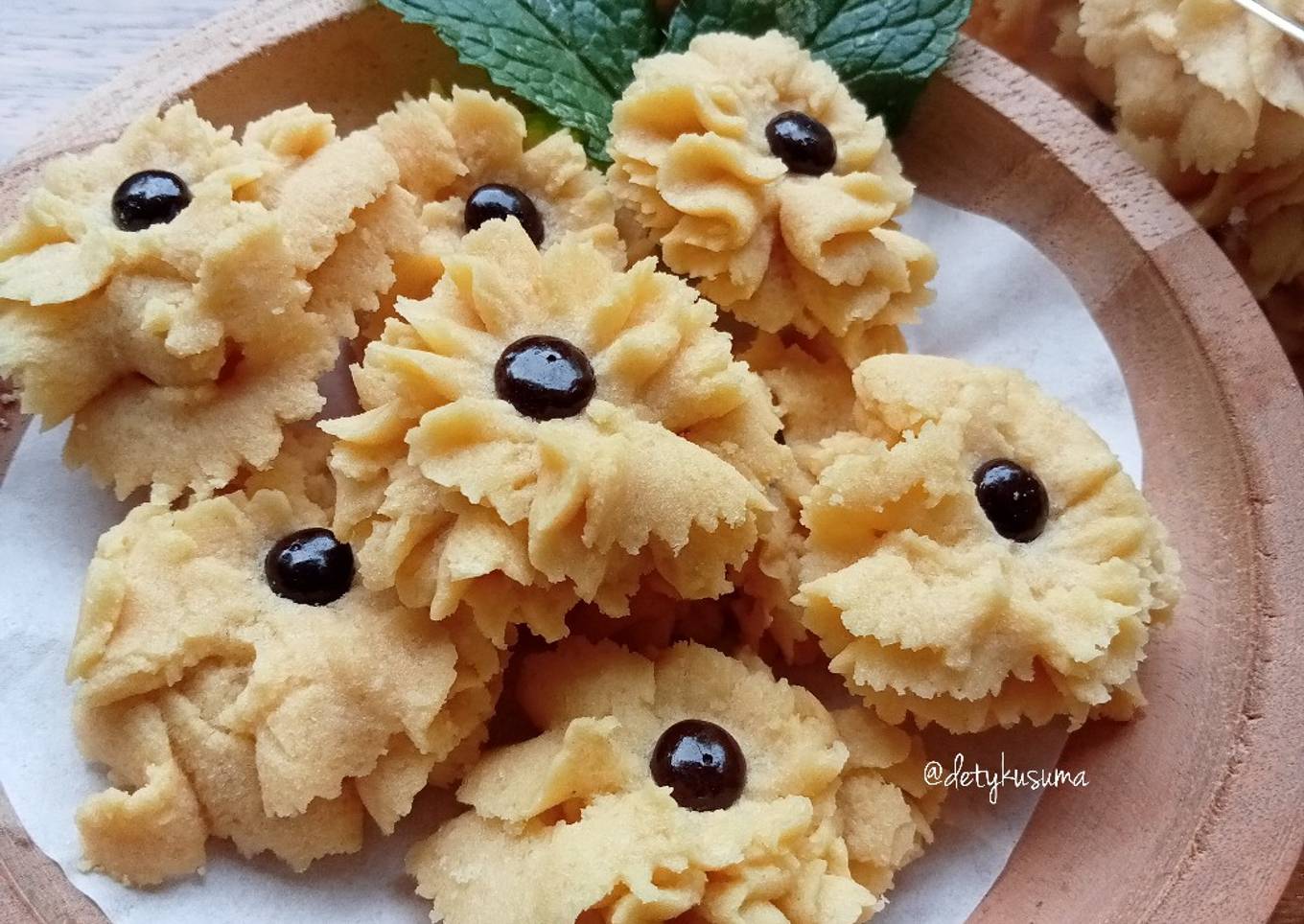 162. Kue semprit