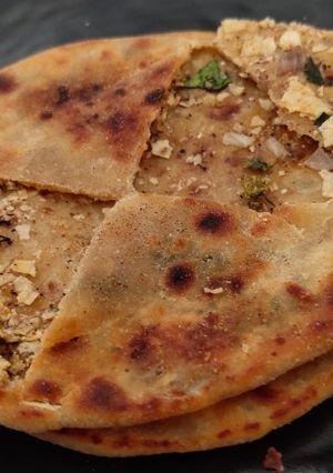 પાપડ ના પરાઠા (papad na paratha recipe in Gujarati) રેસીપી મુખ્ય ફોટો