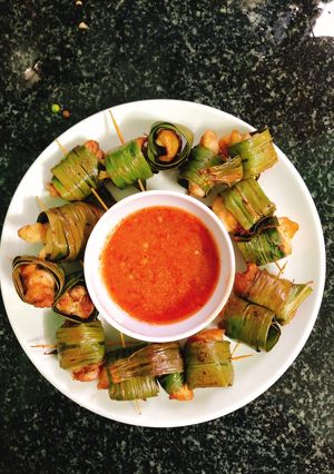 Hình của món Gà cuộn lá dứa.
