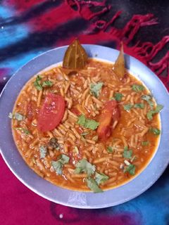 गुजराती सेव टमाटर की सब्ज़ी (Gujarati Sev Tamatar Ki Sabzi recipe in Hindi) रेसिपी मुख्य फोटो
