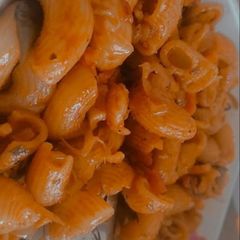 A picture of Macaroni.