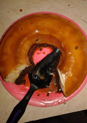 A picture of Chocoflan.