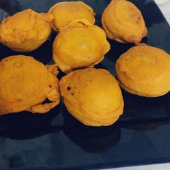 A picture of Batata vada.