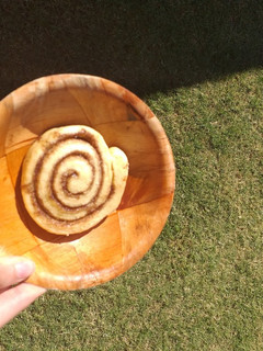 Una foto de Cinnamon rolls/Roles de canela