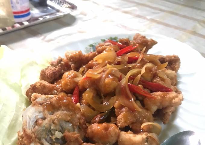 Ikan ekor kuning krispi saos asam manis