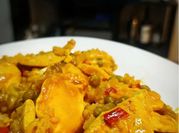 Una foto de arroz con pollo