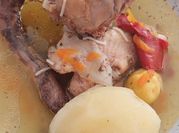 Una foto de cazuela de gallina