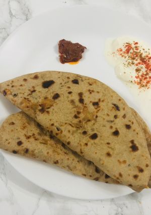 A picture of Paneer potato paratha.