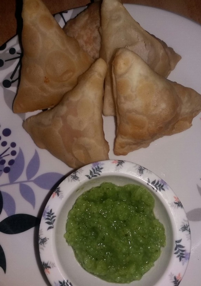 સમોસા(samosa in Gujarati) રેસીપી મુખ્ય ફોટો