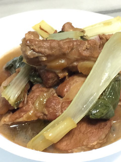 A picture of Pork Soft Bone With Bak Choy In Ginger Stone Wine.