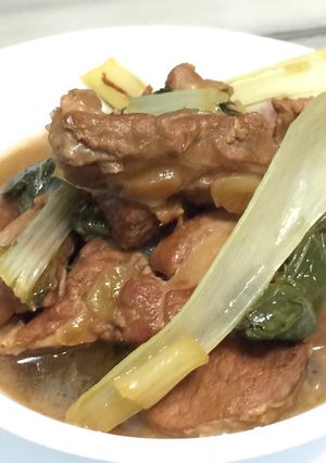 A picture of Pork Soft Bone With Bak Choy In Ginger Stone Wine.