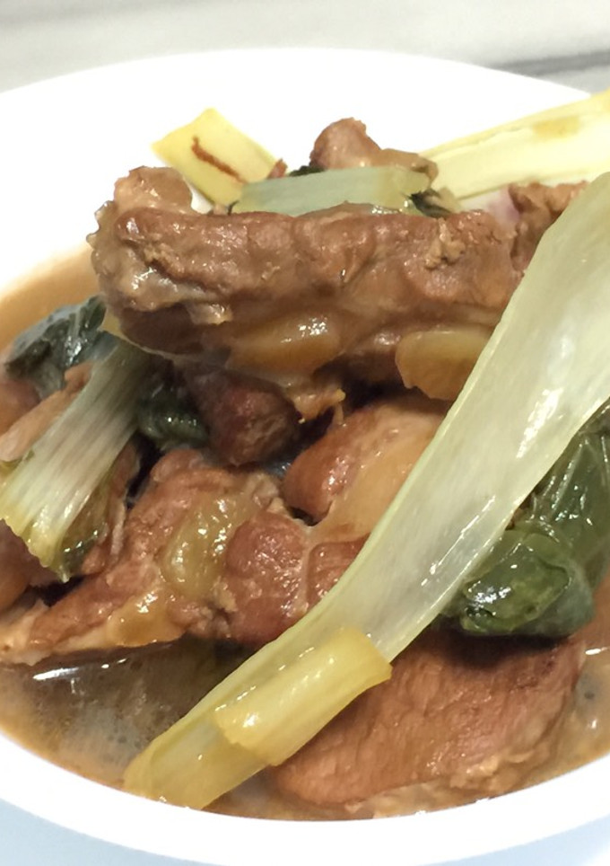 A picture of Pork Soft Bone With Bak Choy In Ginger Stone Wine.