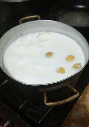 Una foto de Arroz con leche, con cascarillas limón, esencia vainilla