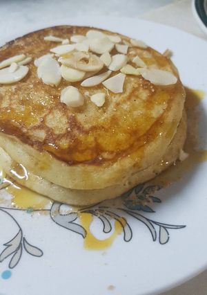 A picture of Glorious fluffy banana pancakes.