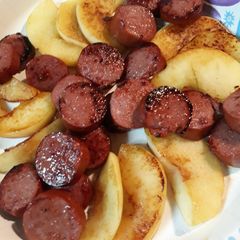 A picture of Sausage and Apples.