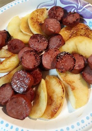 A picture of Sausage and Apples.