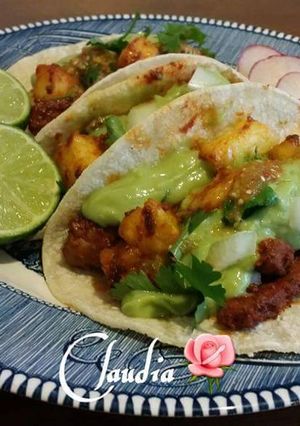 Una foto de Tacos de carne al pastor(adobada)🌹