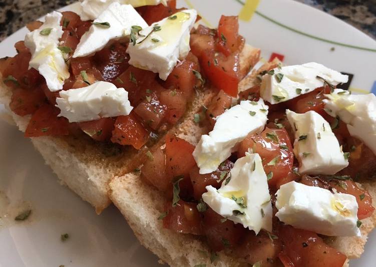 Tostadas con tomate y queso fresco🍅