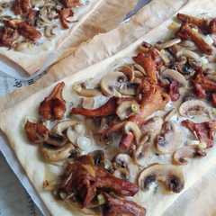 Una foto de Pizza blanca de setas