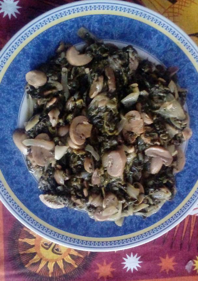 Una foto de Espinacas con champiñones