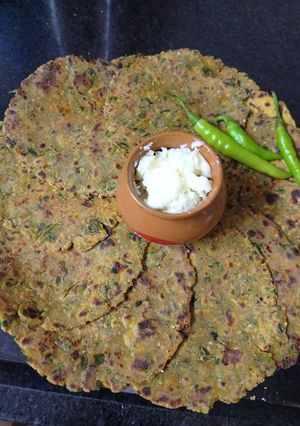 ઢેબરાં(Dhebra Recipe in Gujarati) રેસીપી મુખ્ય ફોટો