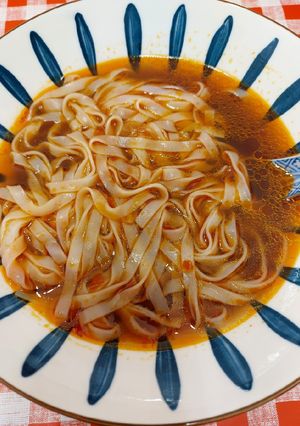 Csípős ázsiai tészta leves recept fotója