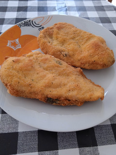 Una foto de Pechugas rellenas de jamón, pimiento y roquefort
