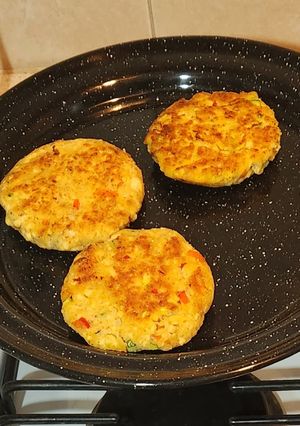 A picture of Salmón and tofu pattie.